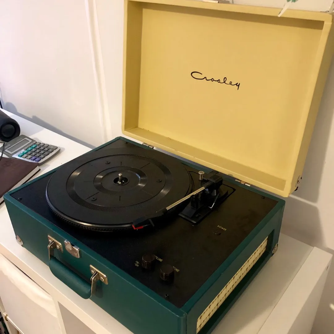 Vintage Crosley Record Player photo 1