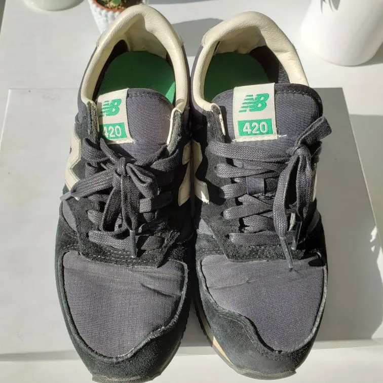 NEW BALANCE - "420" Suede Sneaker (Size 6.5 W, Size 5.5 M) photo 3