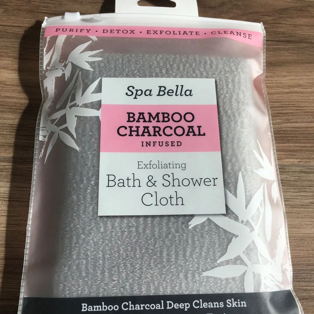 BNIB Bamboo And Charcoal Shower And Bath Cloth photo 1