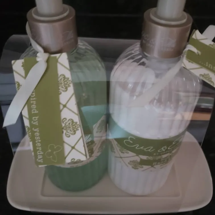 New Herb Garden Hand Wash And Lotion Caddy Set photo 1