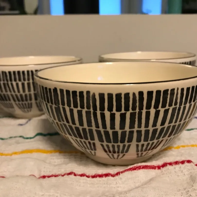 4 West elm Black And White Bowls photo 3