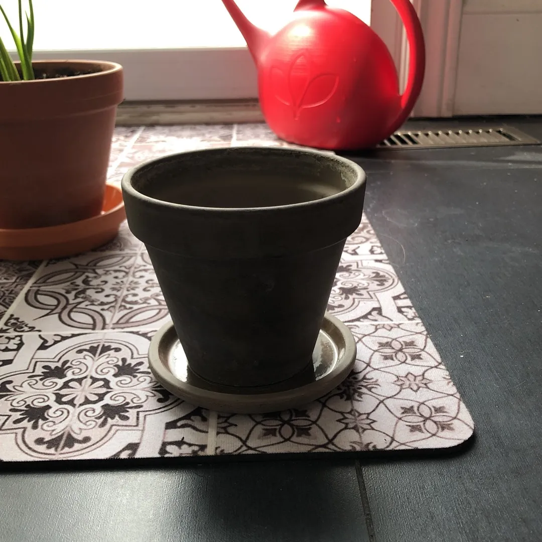 4” Grey Pot photo 1