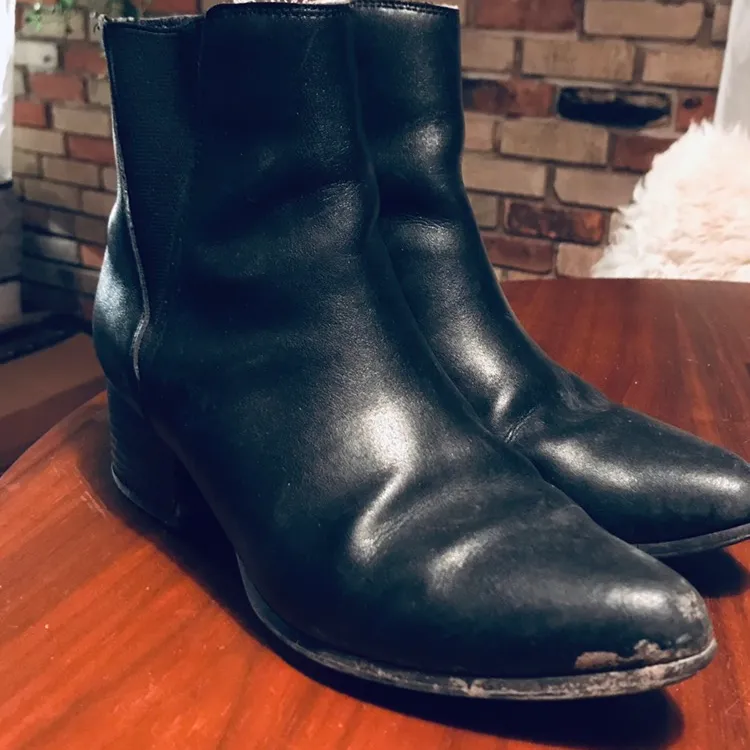 Urban Outfitters Chelsea Boot Size 7 photo 4