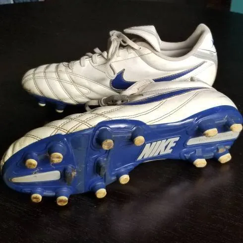 White And Purple Nike Soccer Cleats photo 4