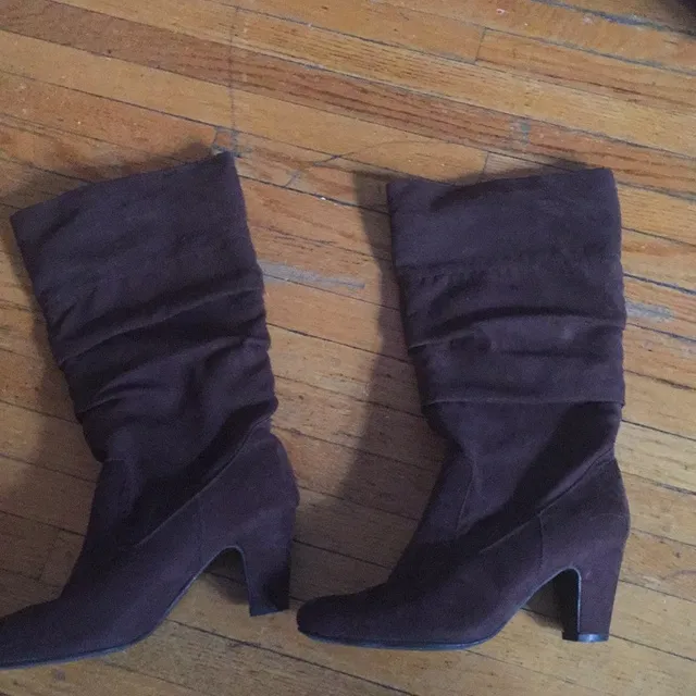 Women's Faux Suede Boots Size 6 photo 1