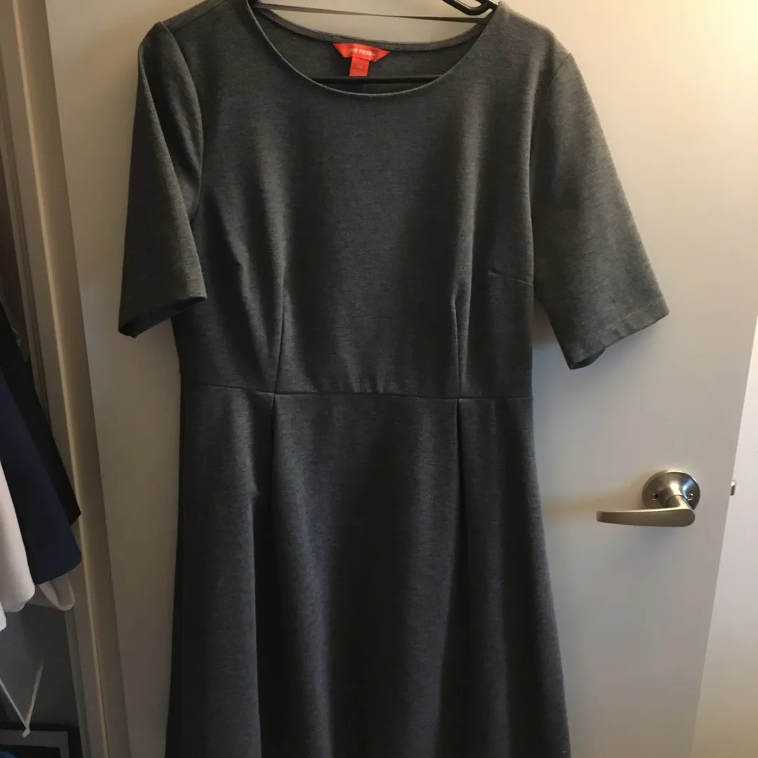 Grey Dress - Large photo 1