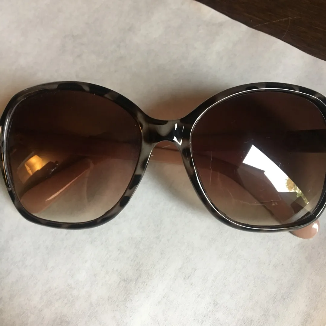 BIG Jackie-O Style Sunglasses photo 1