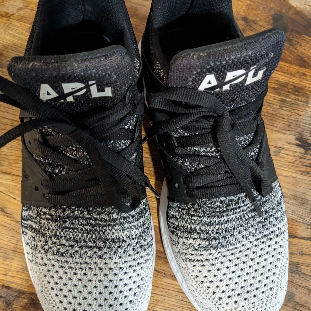 APL sneakers size 9 photo 3