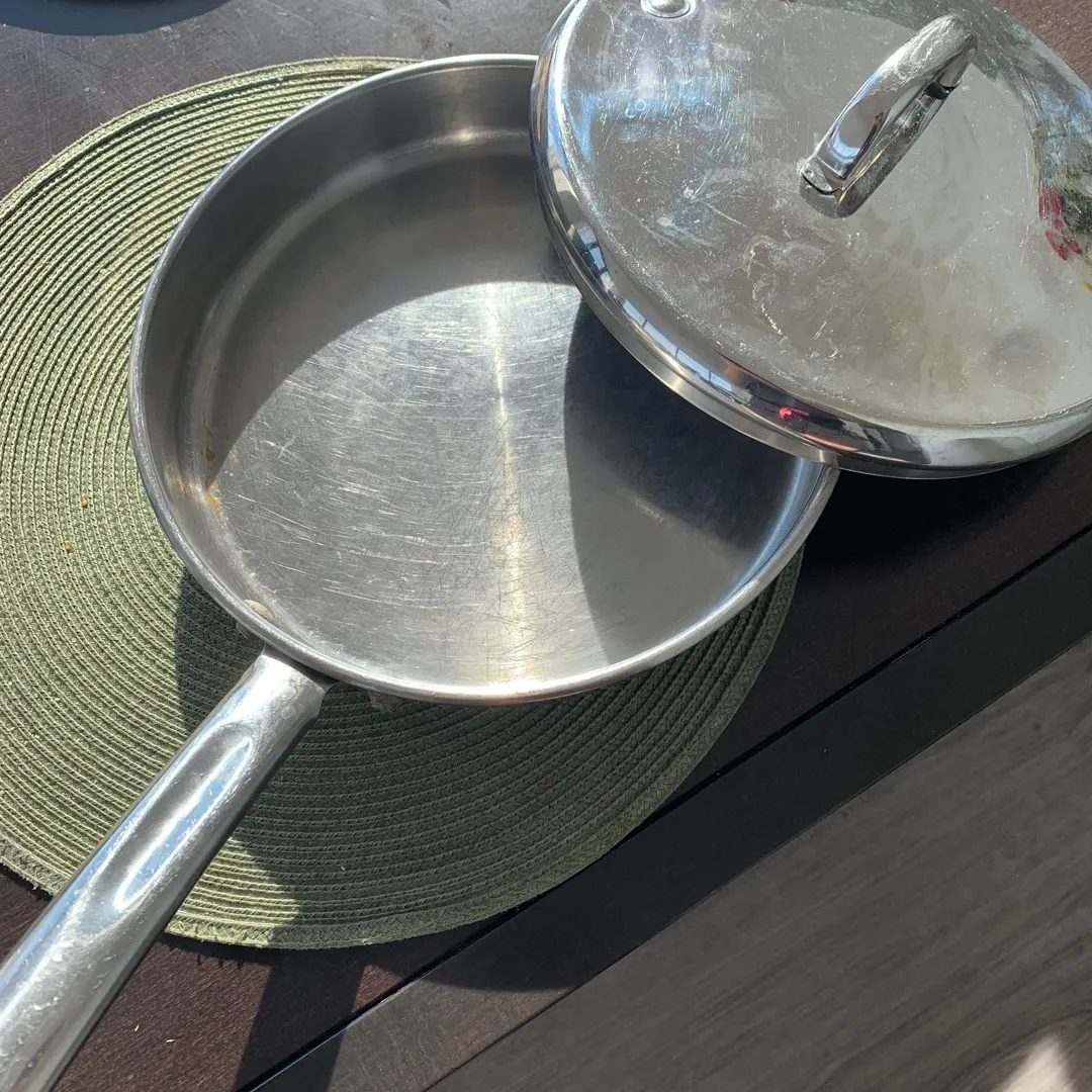 Solid Metal Pan With Lid photo 1