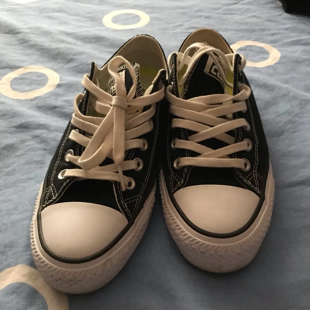 CONVERSE - WORN ONCE photo 1