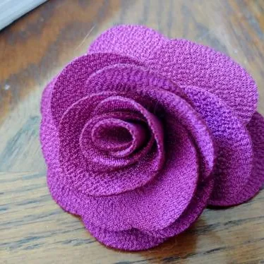 Rose Hair Clip 🐝 Free photo 1