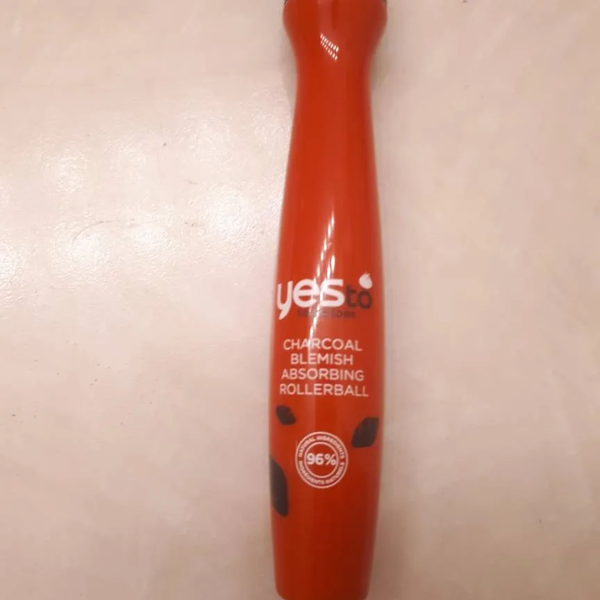 Yes to Tomatoes Charcoal Blemish Rollerball Pen photo 1