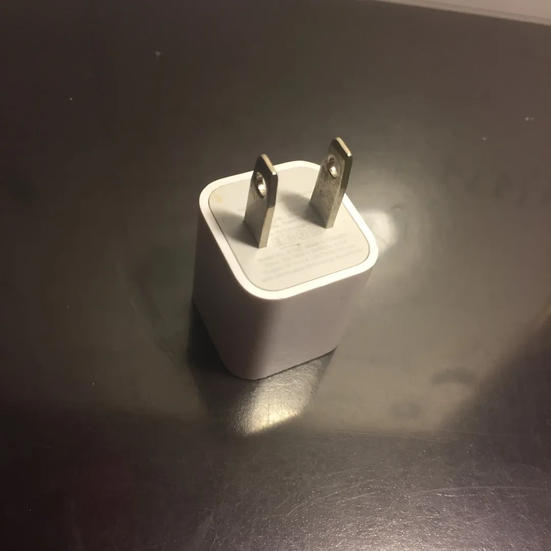 Apple iPhone Charging Cube photo 1