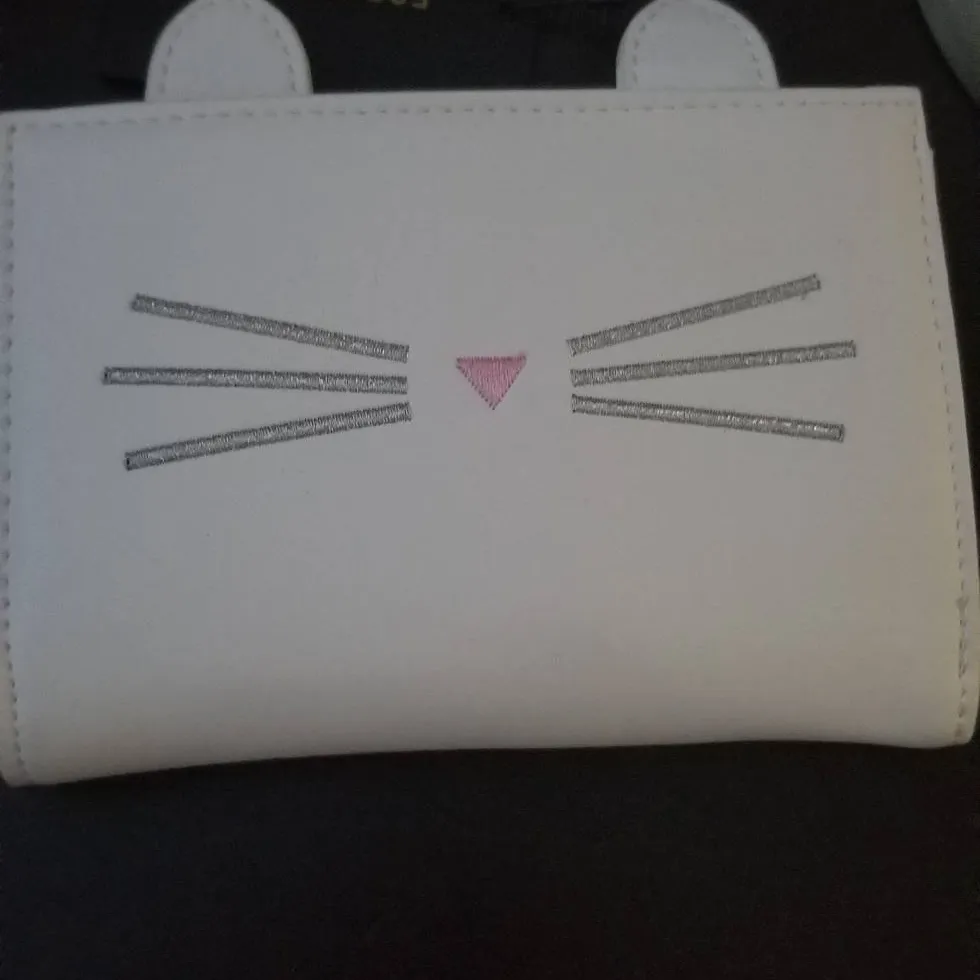 Small White Cat Wallet With Tag photo 1