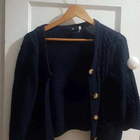 Size Small Gap Knit top photo 1