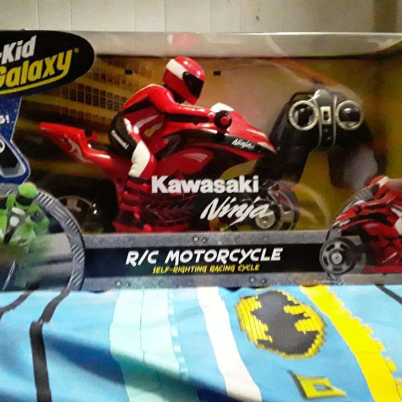 BRAND NEW Remote Control Motorcycle with rider photo 1