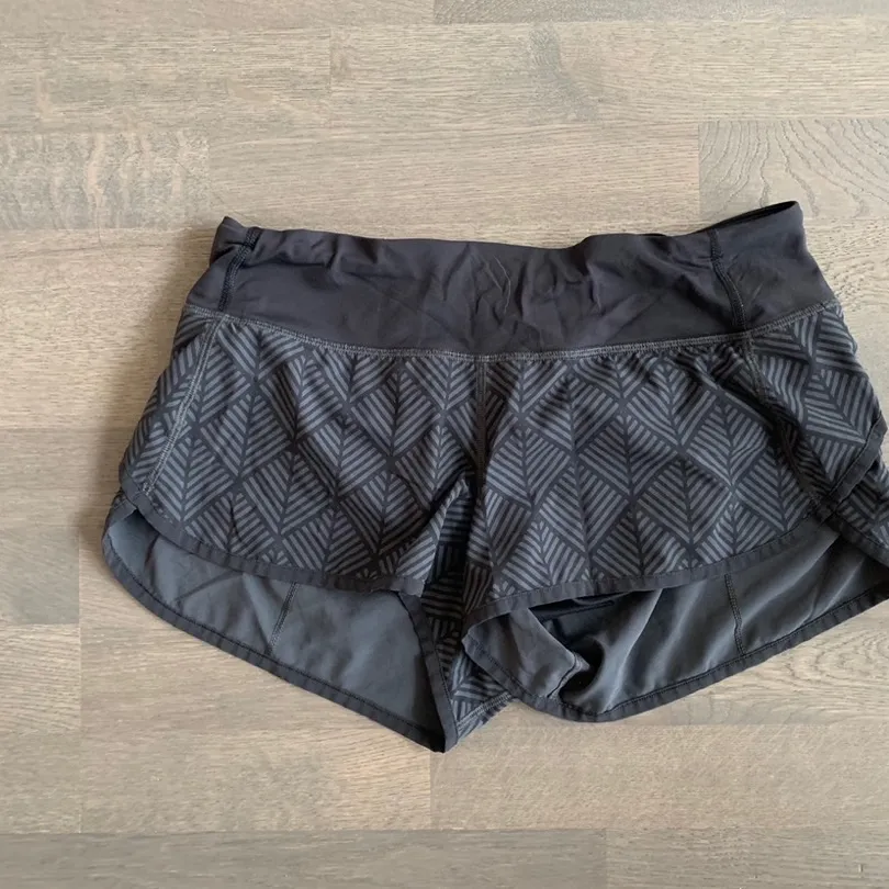 Lululemon Shorts (size 6) photo 1