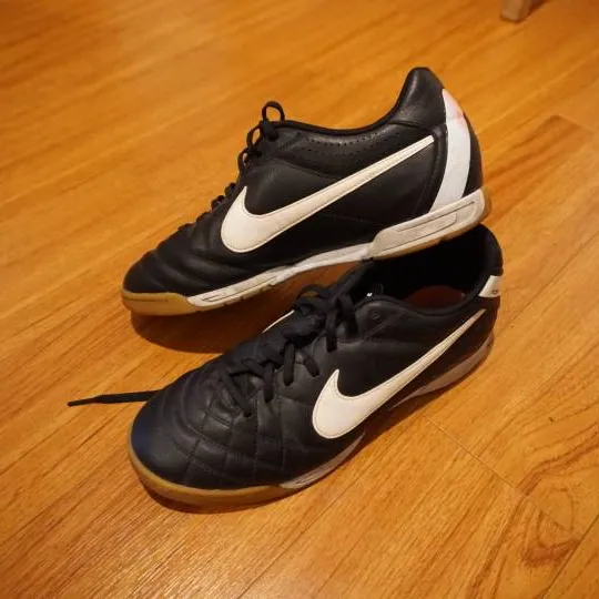 Nike Tiempo Indoor Soccer Shoes - Size 10 photo 1