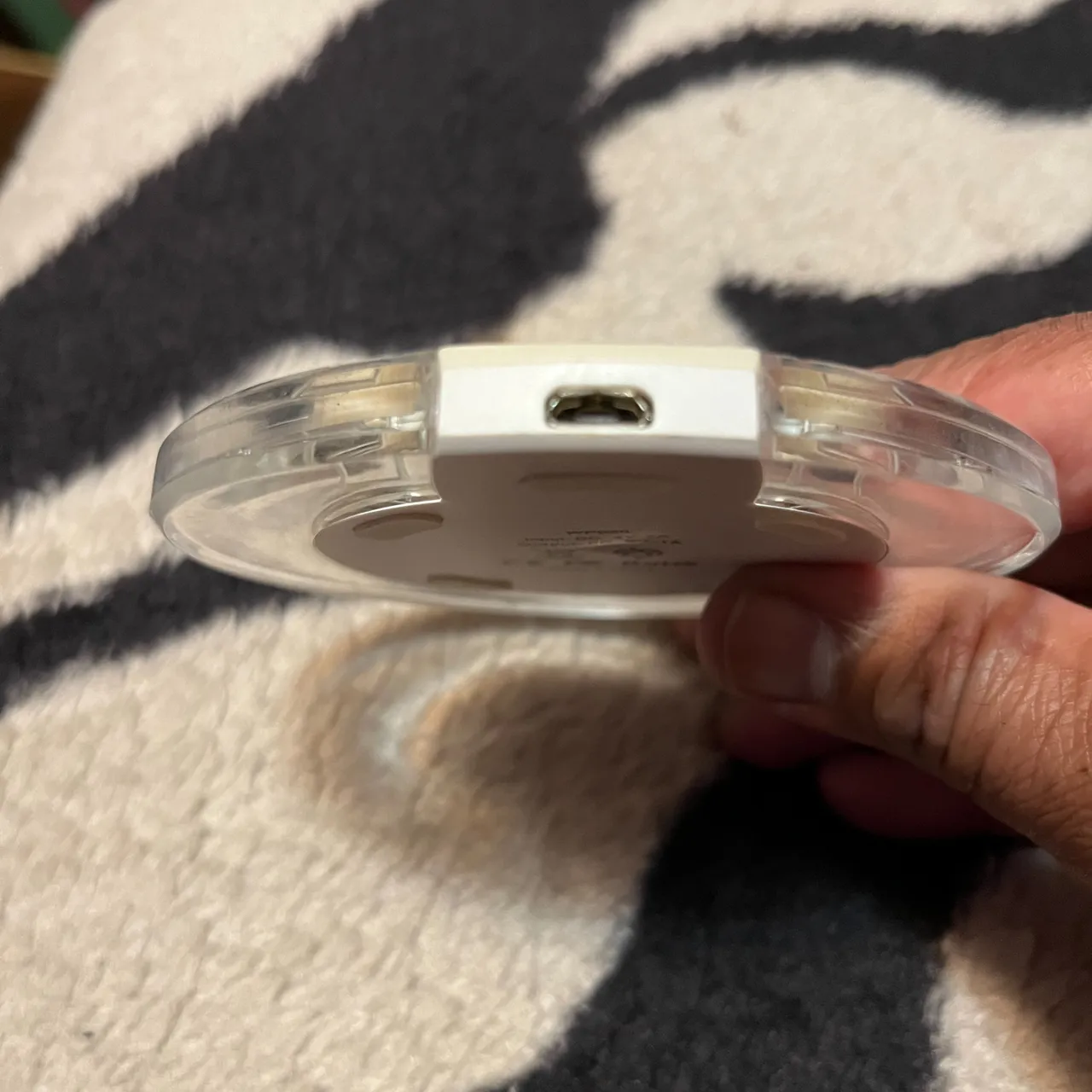 Wireless phone charger  photo 1