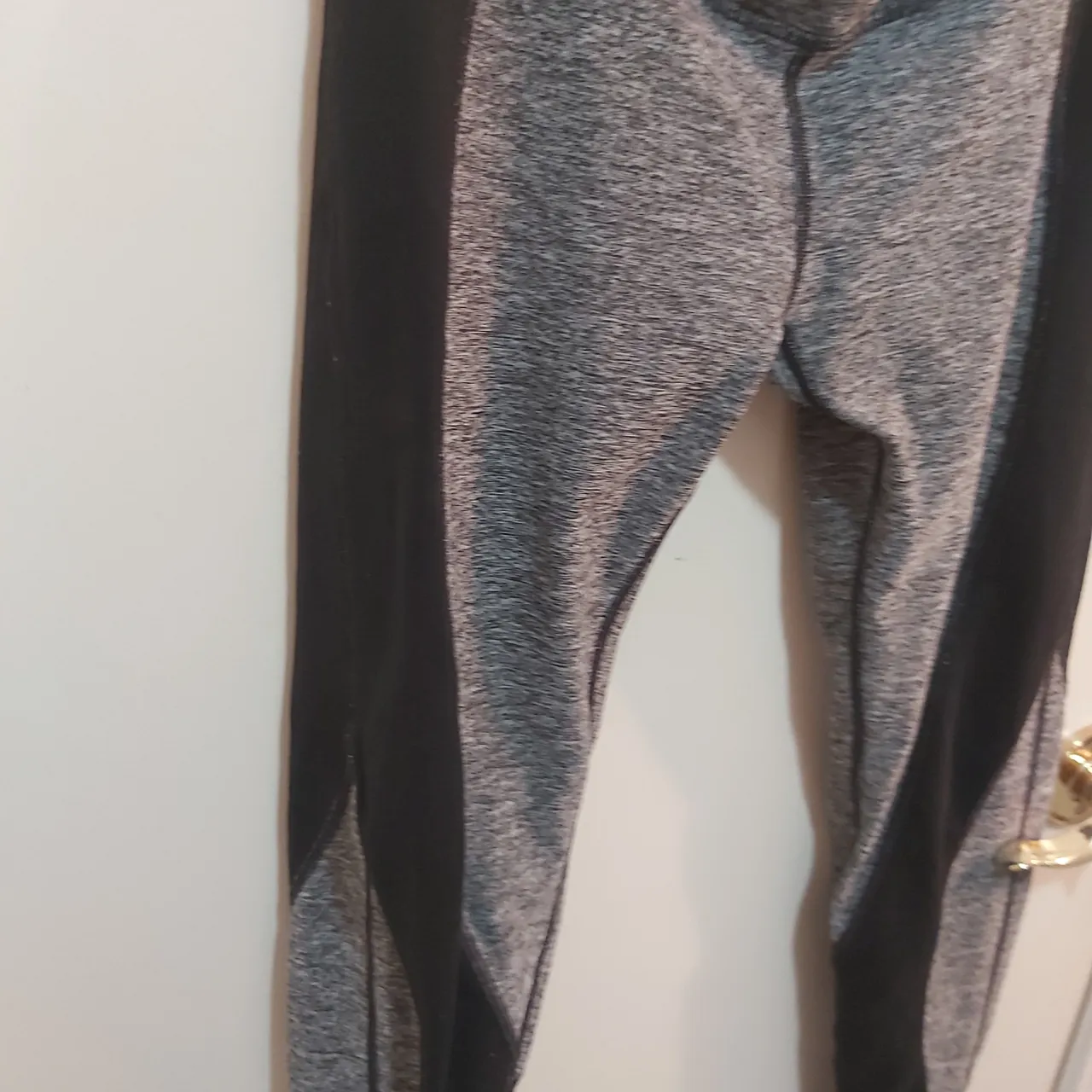 Grey and black workout leggings photo 5