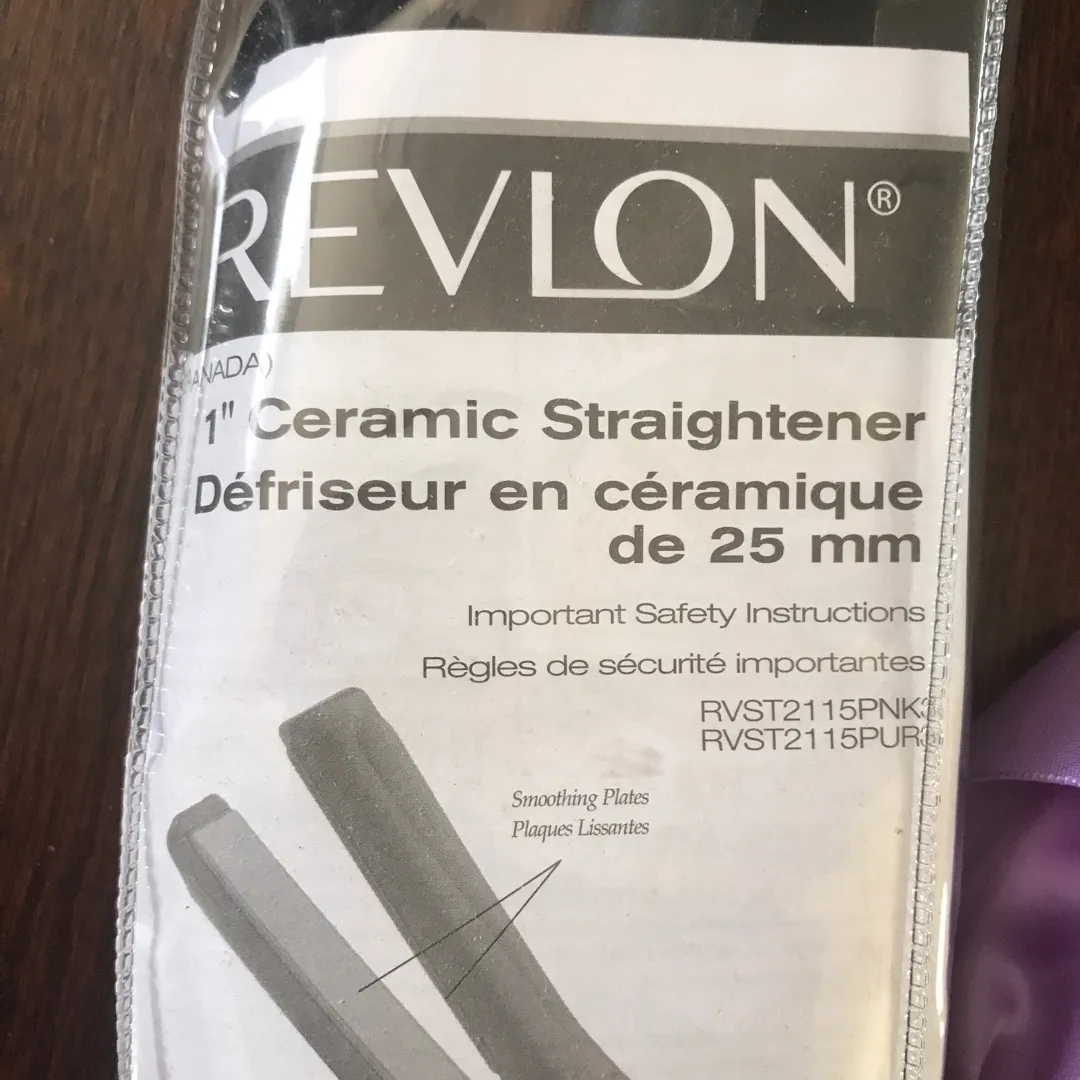 New Revlon 1" Ceramic Straightener photo 3