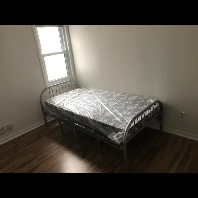 Rooms For Rent Near Bathurst And College photo 4