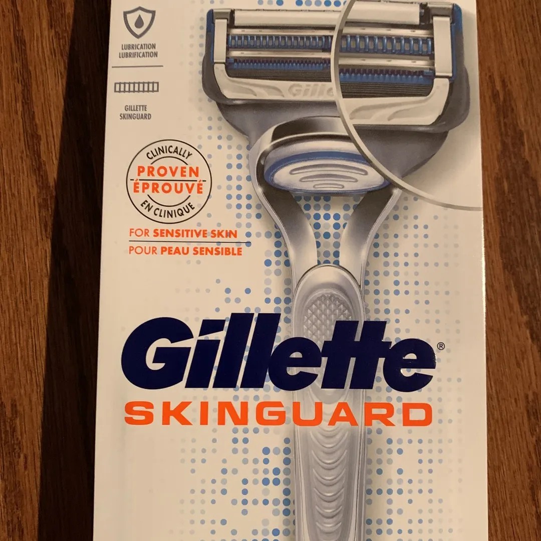 Free Gillette Skinguard Razor photo 1