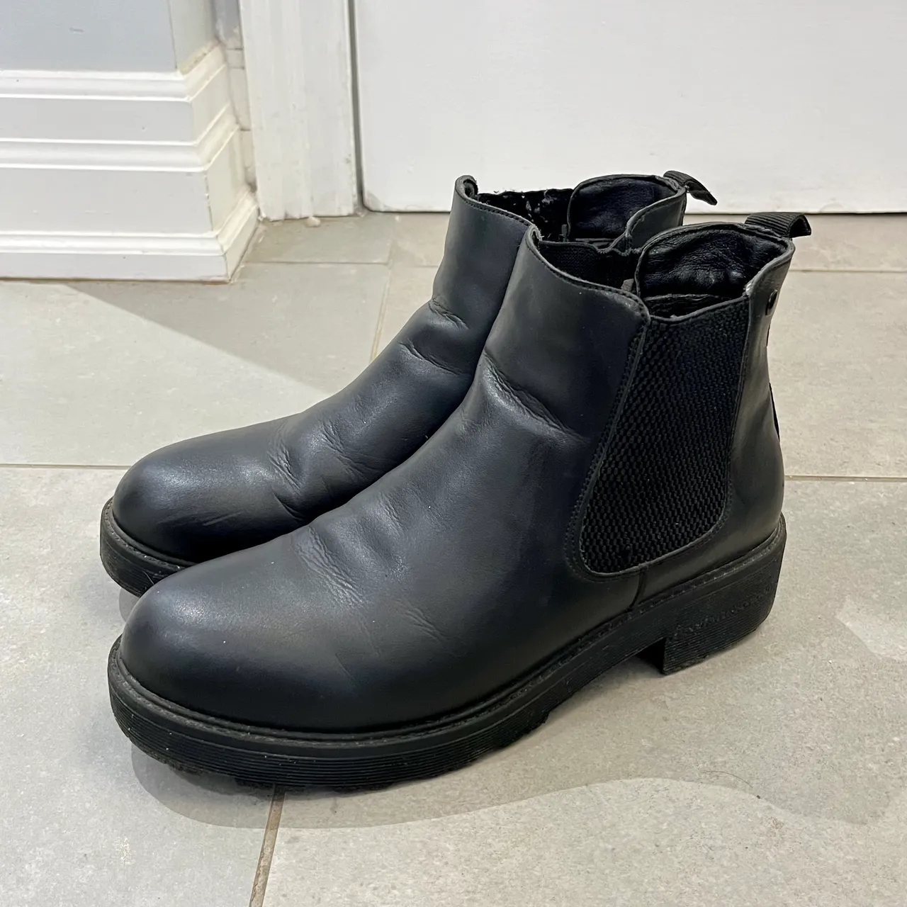 Chelsea style boots photo 3