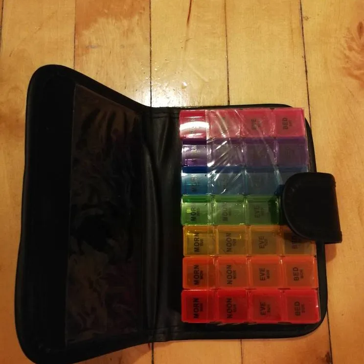 🌈 Rainbow Pillbox photo 1