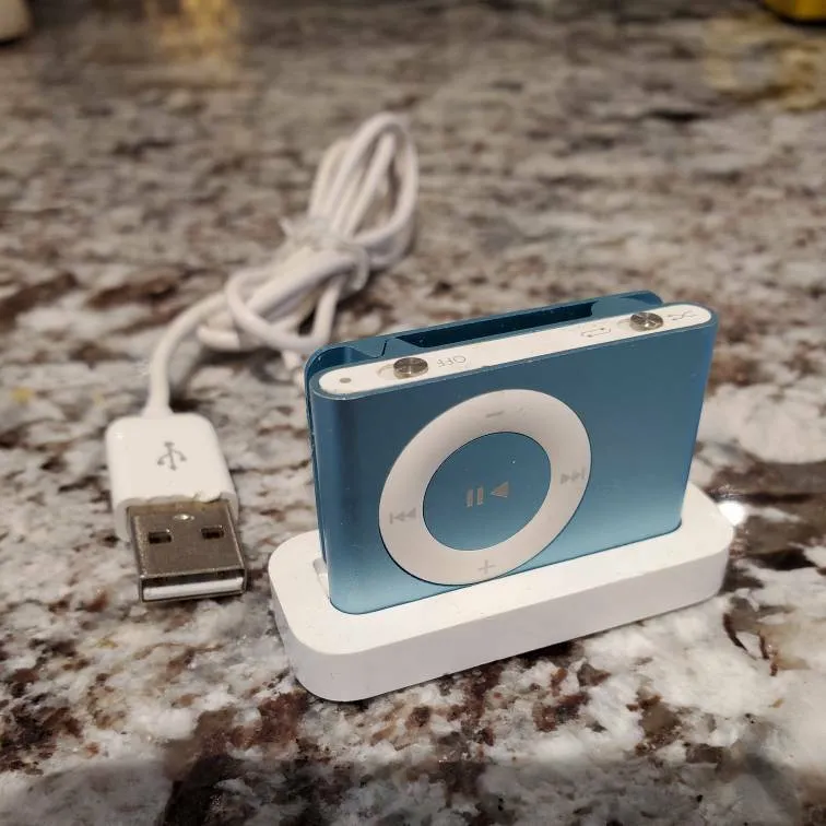 iPod Shuffle & Charger photo 1