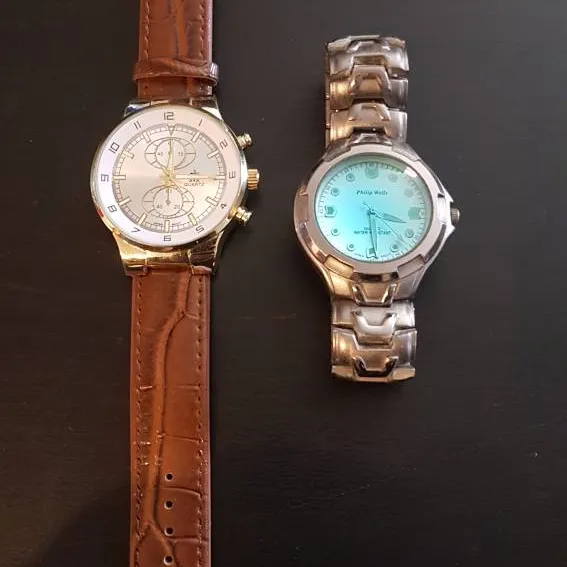 Two mens watches (needs battery) photo 1