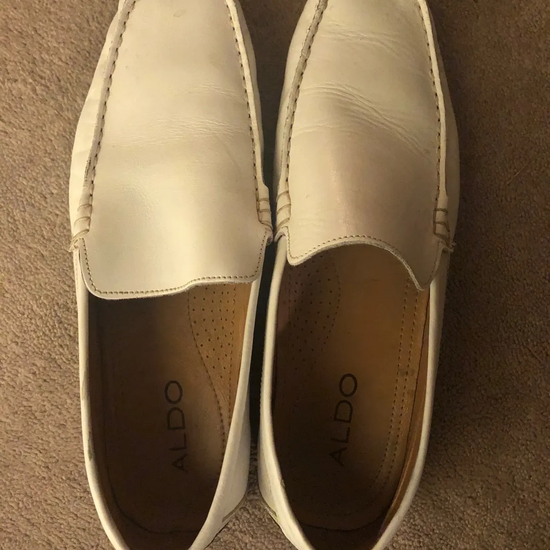 Men’s White Loafers photo 1
