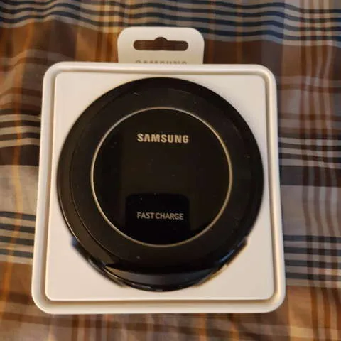 Samsung Wireless Charger photo 1