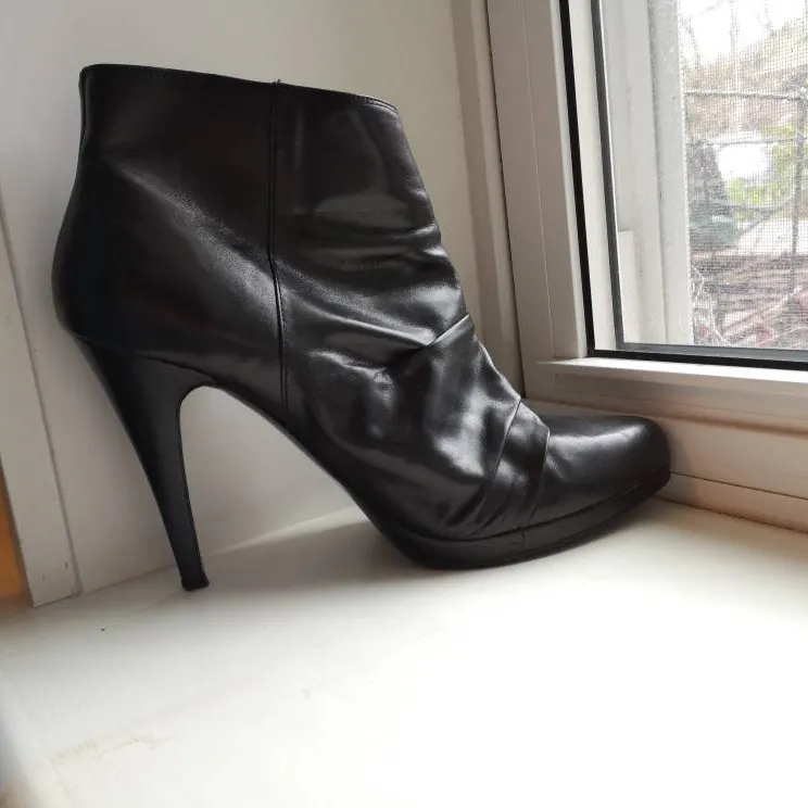Black Leather Nine West Ankle Boots Size 9 photo 6