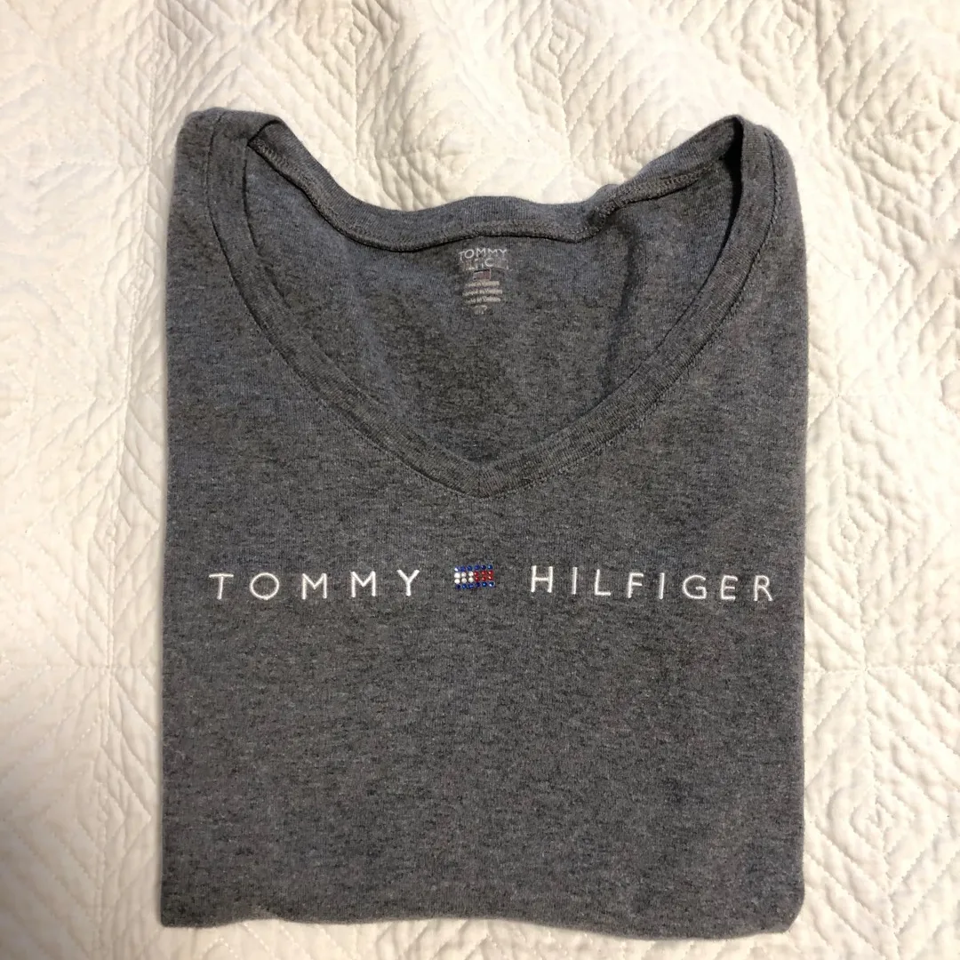 Tommy Hilfiger v-neck long sleeve photo 1