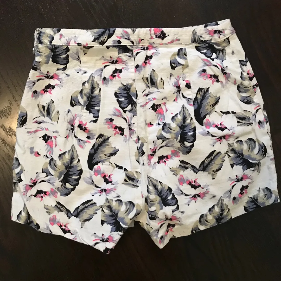 Classy Floral Shorts photo 3