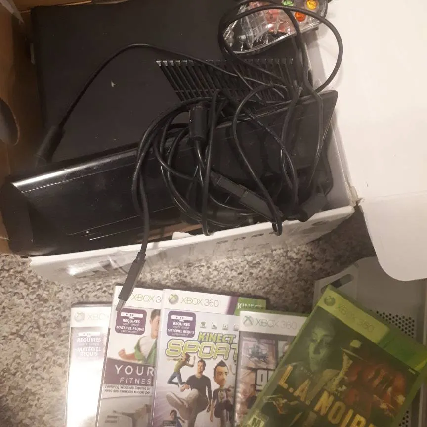 Xbox 360 console with kinect photo 1