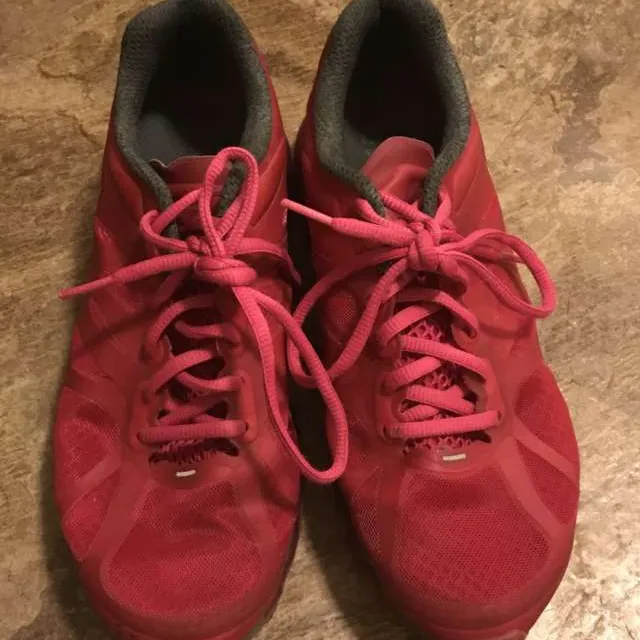 Pink Nike’s Size 8 photo 3