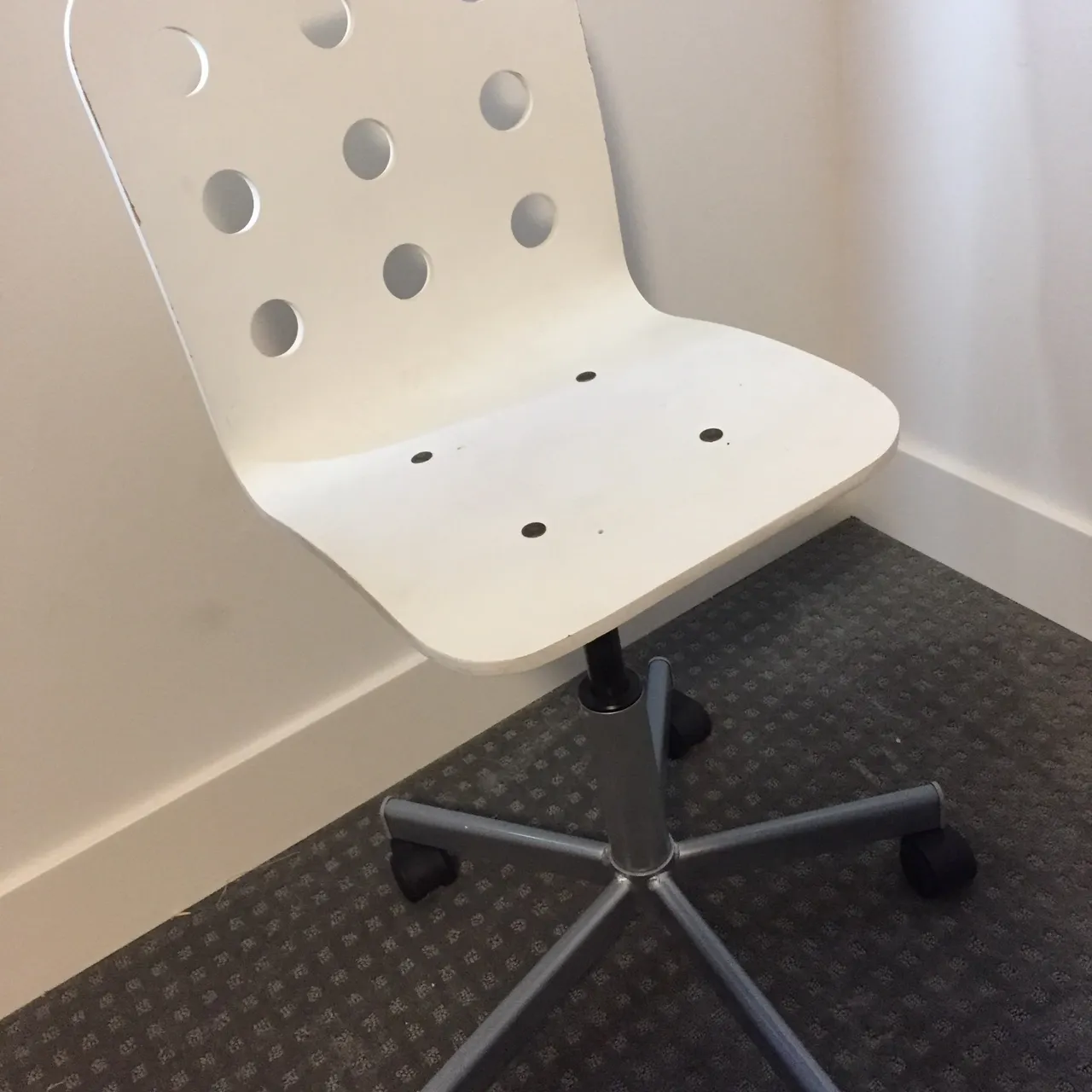 IKEA kid’s office chair photo 1