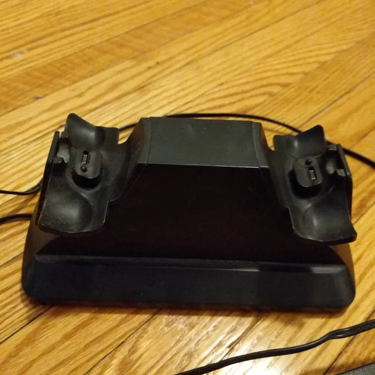 PS4 Controller Charger photo 3