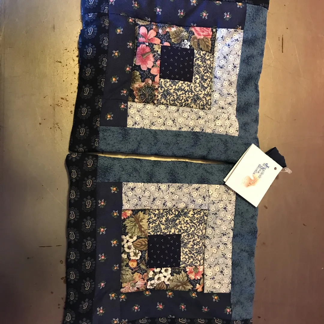 BNWT Quilted Pot Holders photo 1