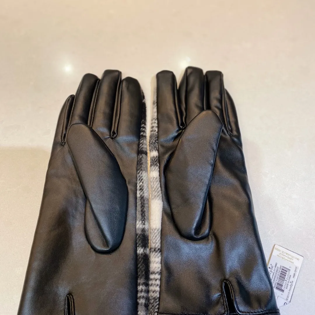 BNWT Plaid Gloves From Mudpie photo 3