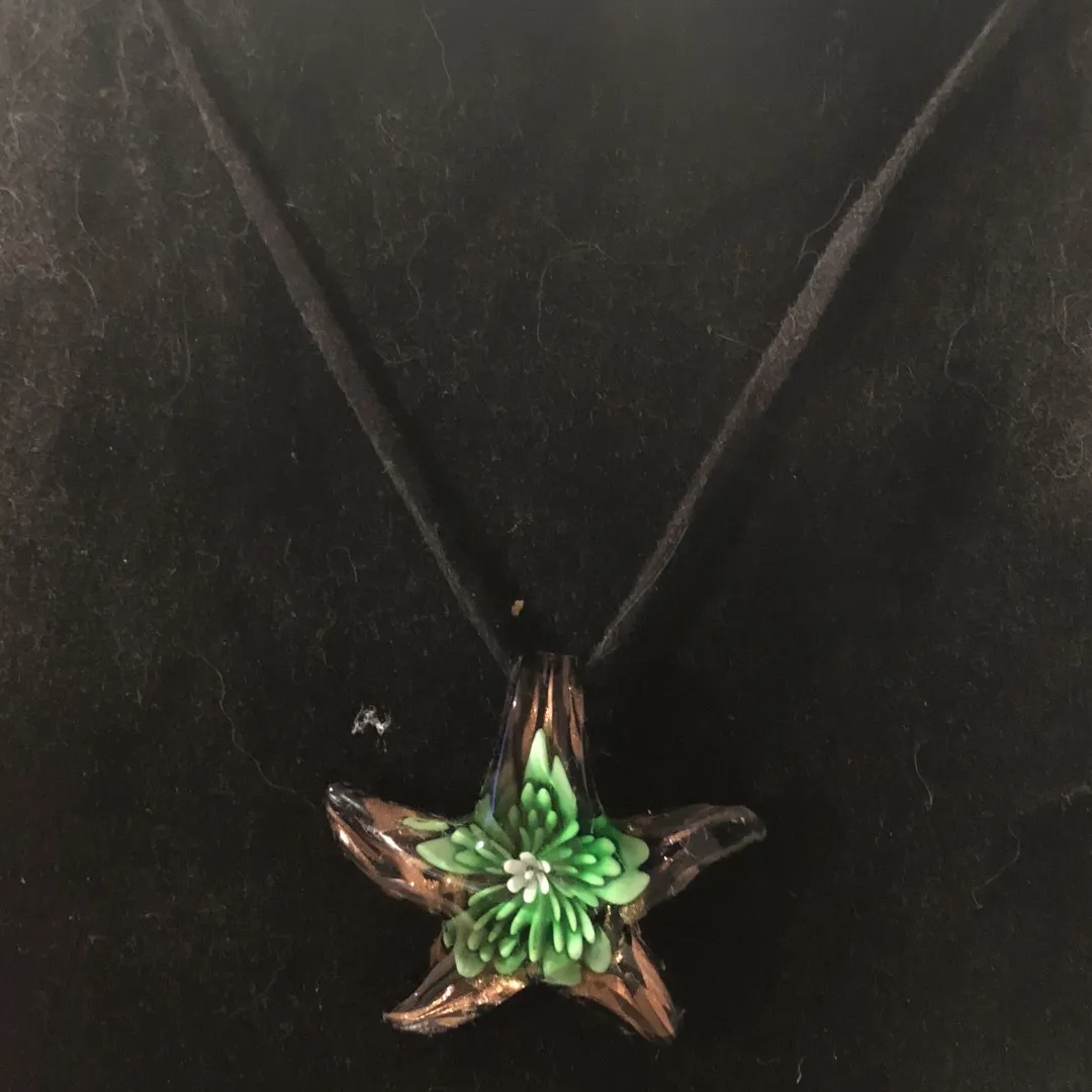 Glass star pendant necklace photo 3