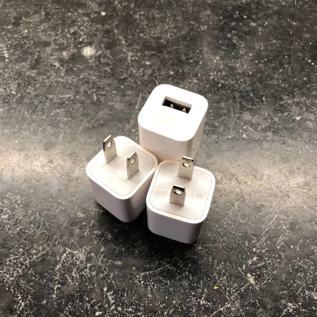 Apple USB charger photo 1