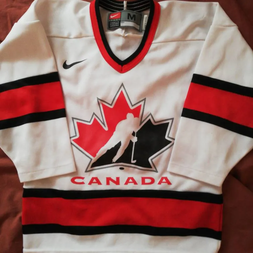 Team Canada Kids Hockey Jersey photo 1