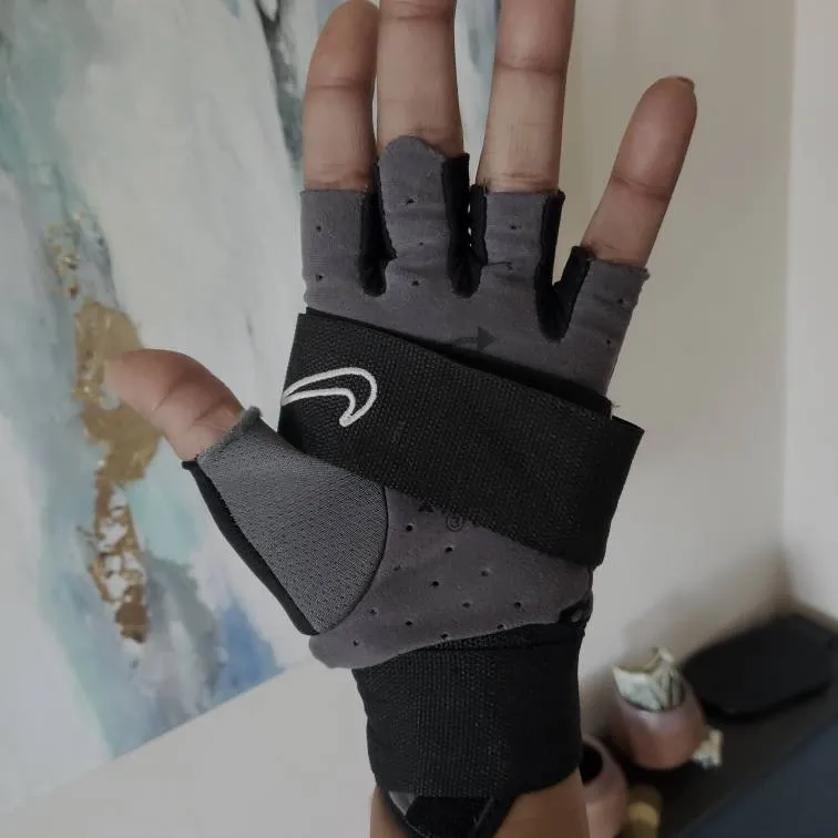 Nike Wrap Gloves With Wrist Support photo 1