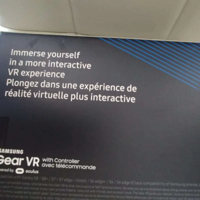 Samsung VR W/ Controller photo 3