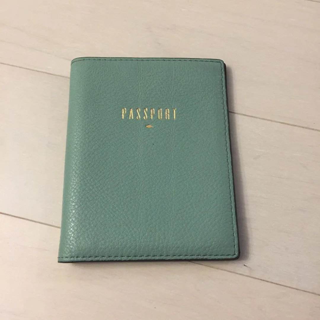 Fossil Leather RFID Passport Case photo 1