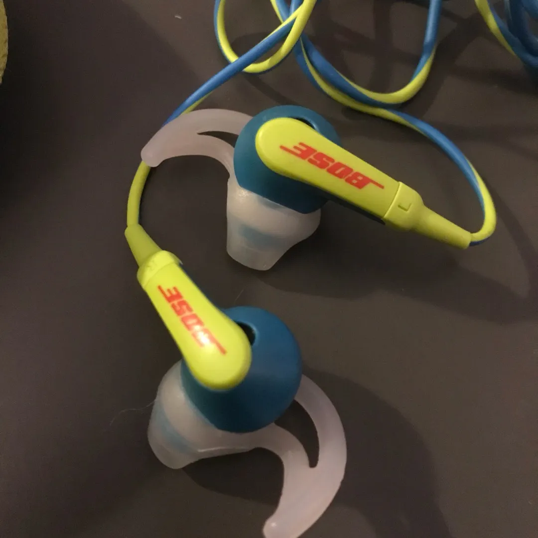 Bose SoundSport in-ear headphones photo 3