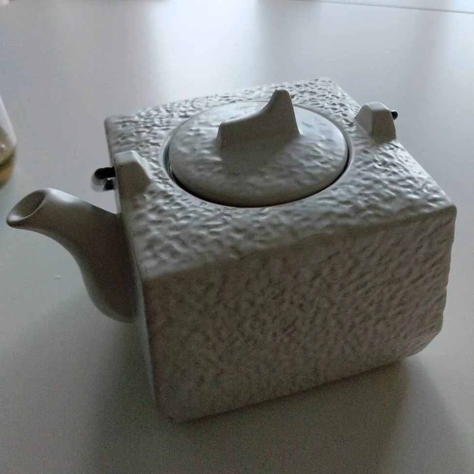 Square tea pot photo 1